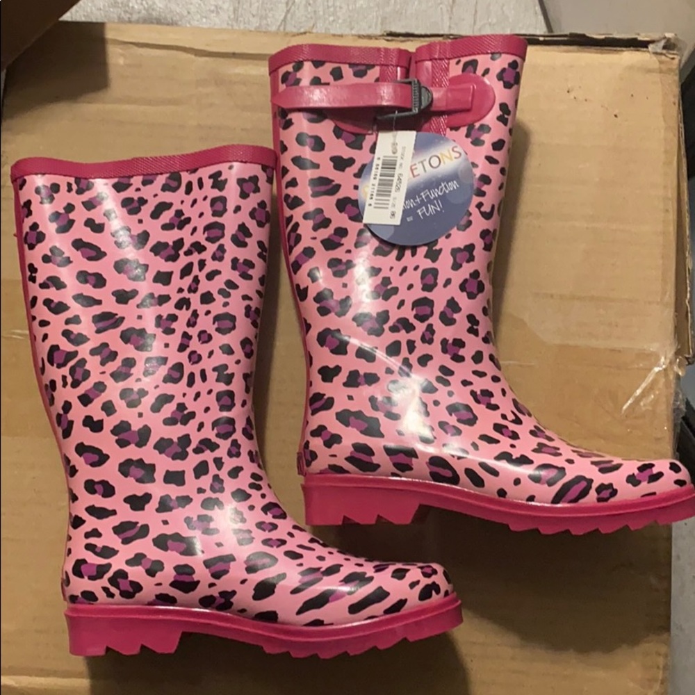 Pink leopard print rain boot